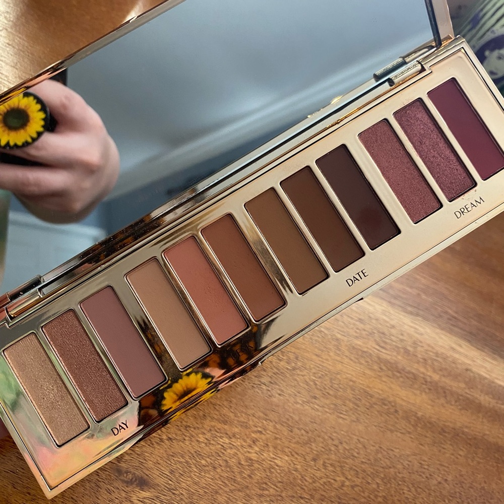 Charlotte Tilbury pillow talk eyeshadow palette